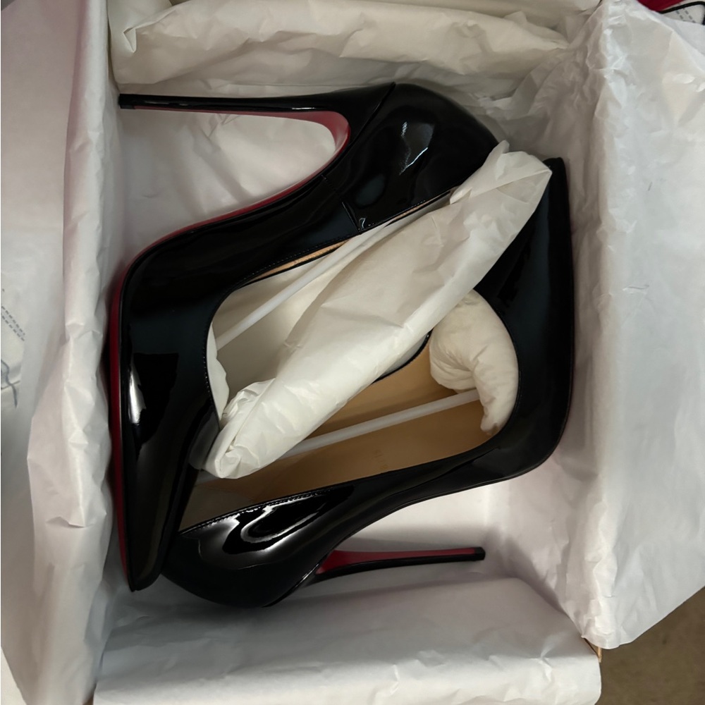 Christian Louboutin So Kate Heels